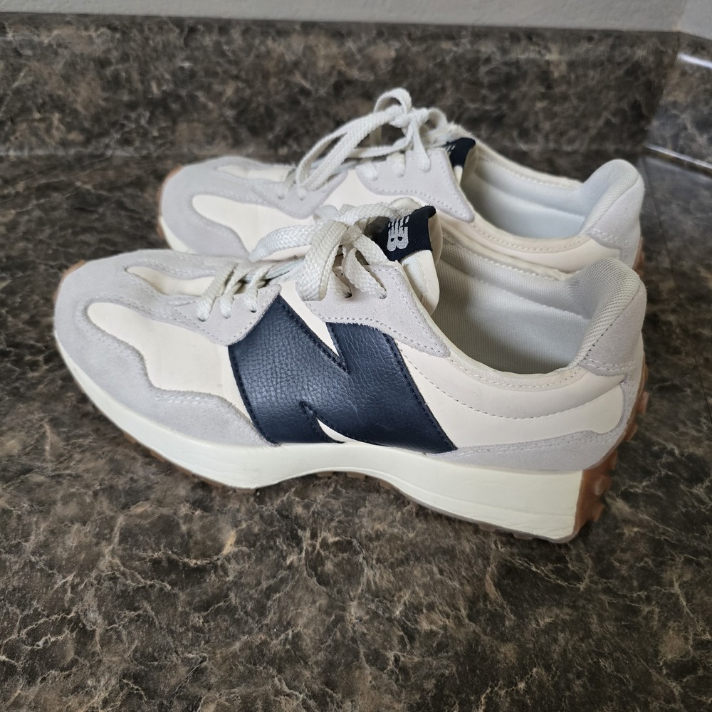 New Balance 327 Women's 8.5 WS327KB Moonbeam Outerspace Navy Gum Sneakers